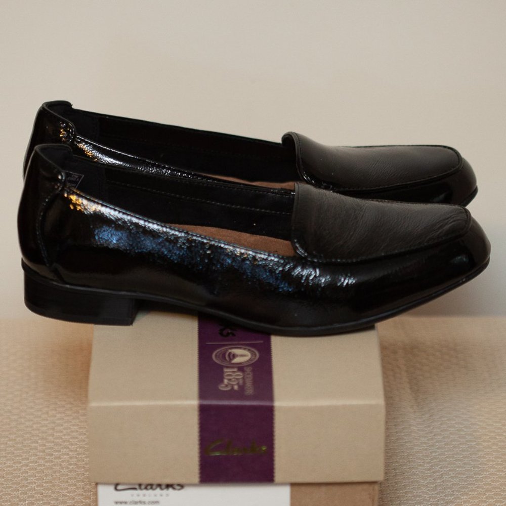 NWT Clarks Black Patent Leather Loafers 10XW